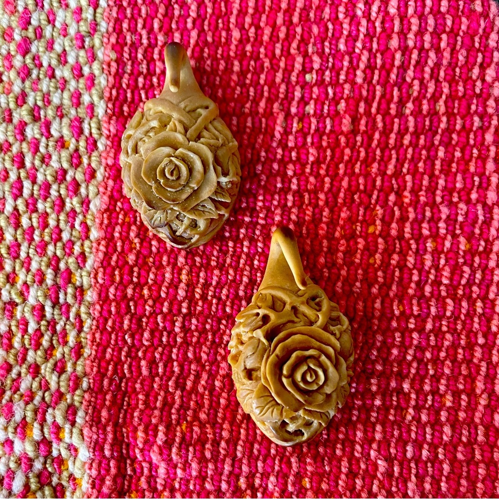 rose carved gaged earrings! sz 2
